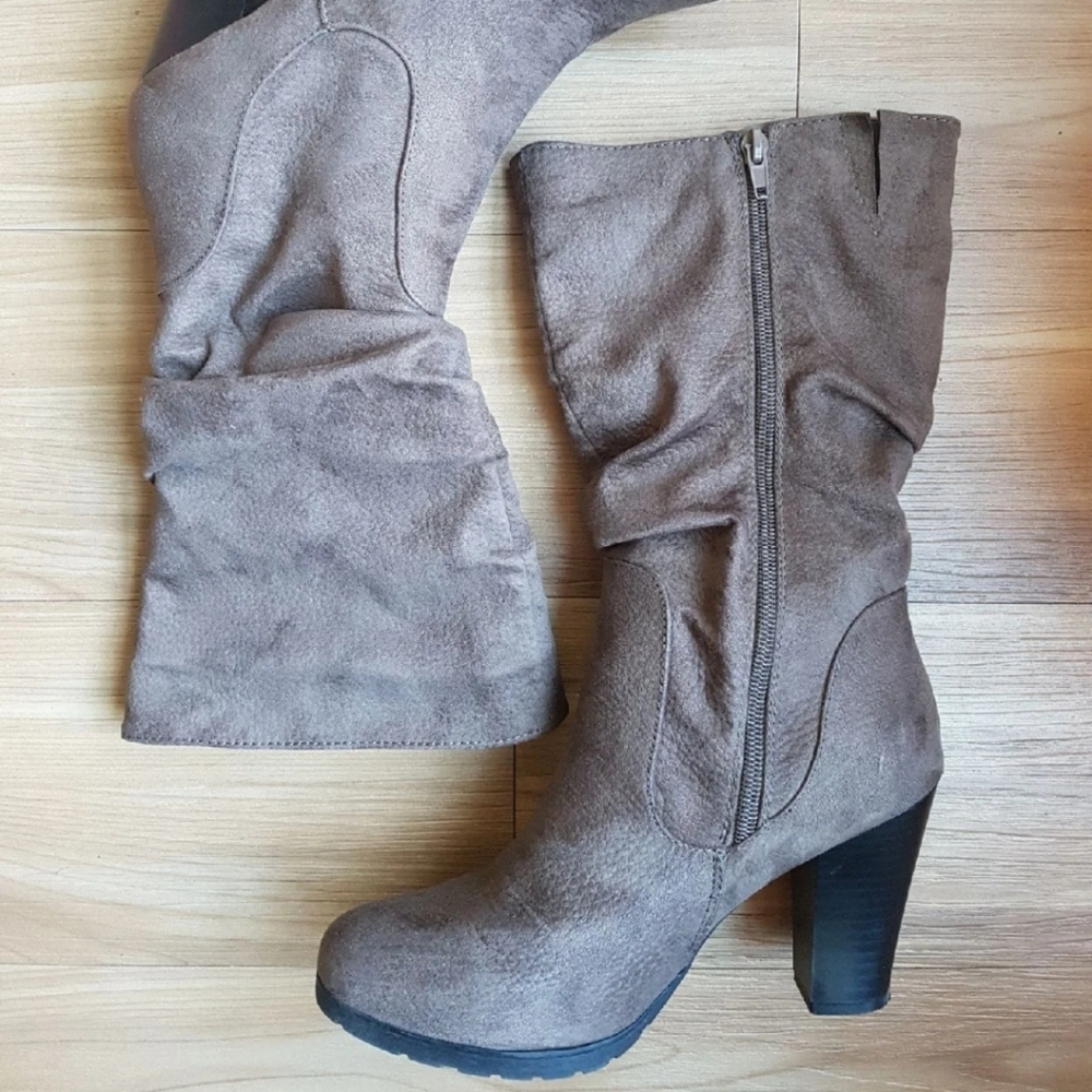 WhiteMt. Suede Brown Boots